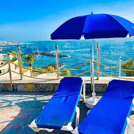 First Line Seaview Apartment アデヘ エクステリア 写真