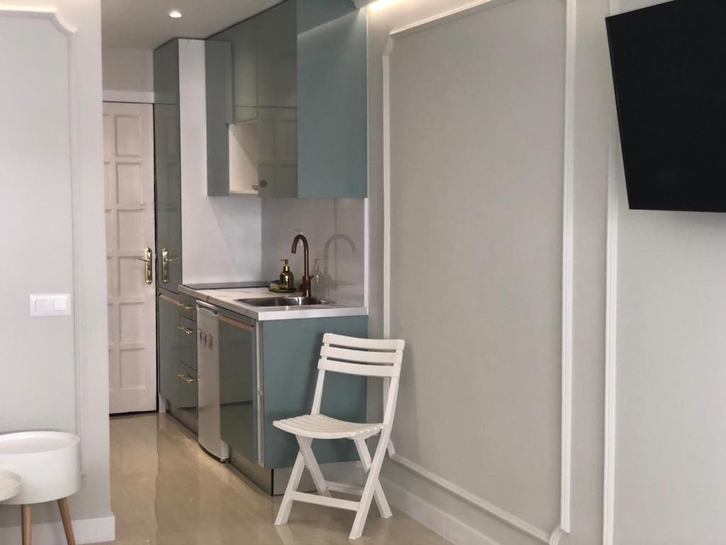 First Line Seaview Apartment アデヘ エクステリア 写真