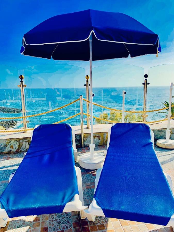 First Line Seaview Apartment アデヘ エクステリア 写真