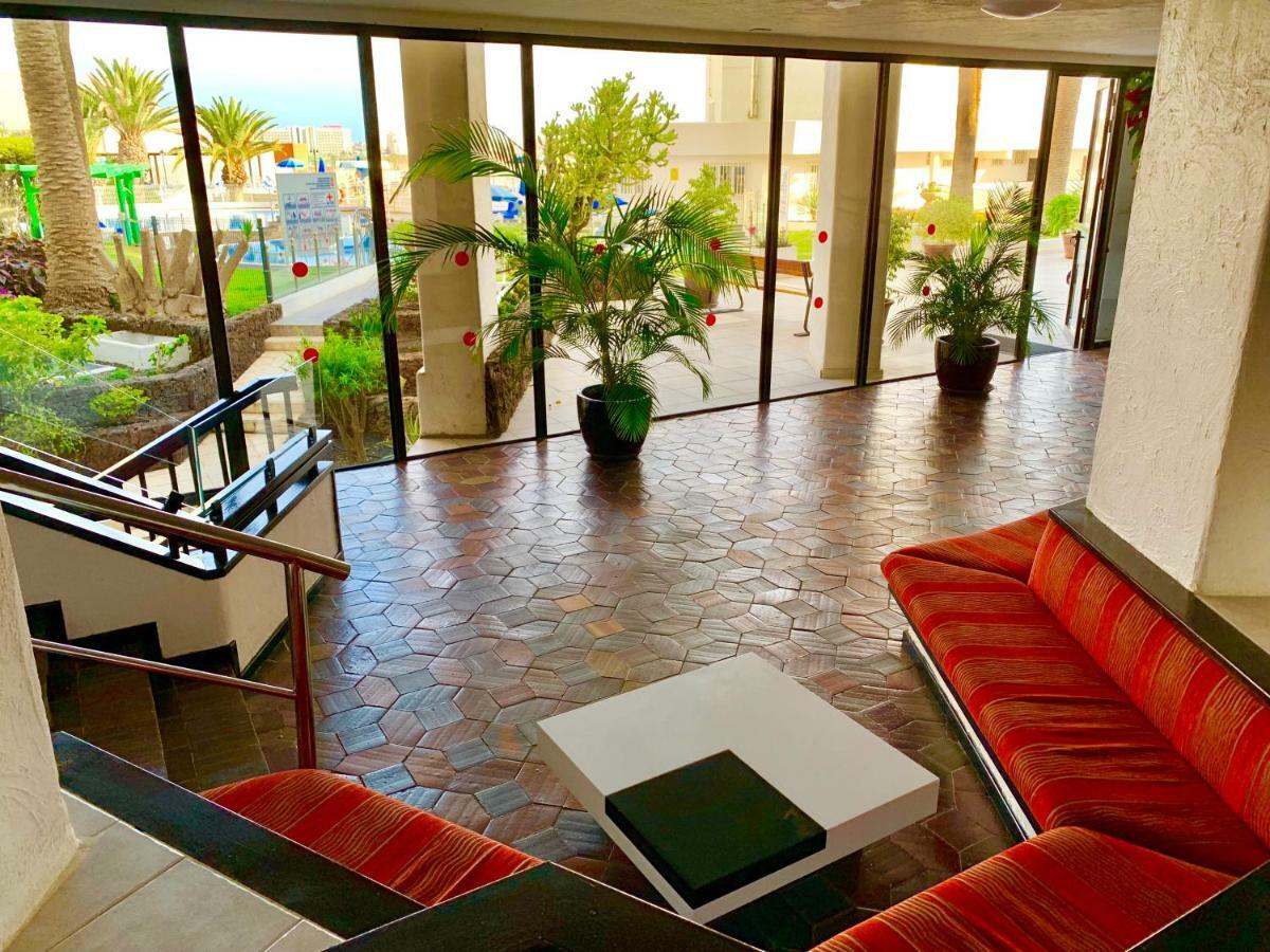 First Line Seaview Apartment アデヘ エクステリア 写真